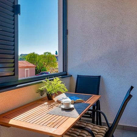 Art Apartment Monvidal Пула Екстериор снимка