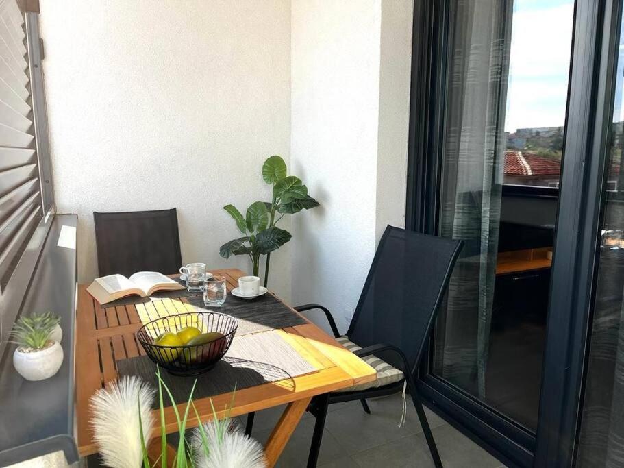 Art Apartment Monvidal Пула Екстериор снимка
