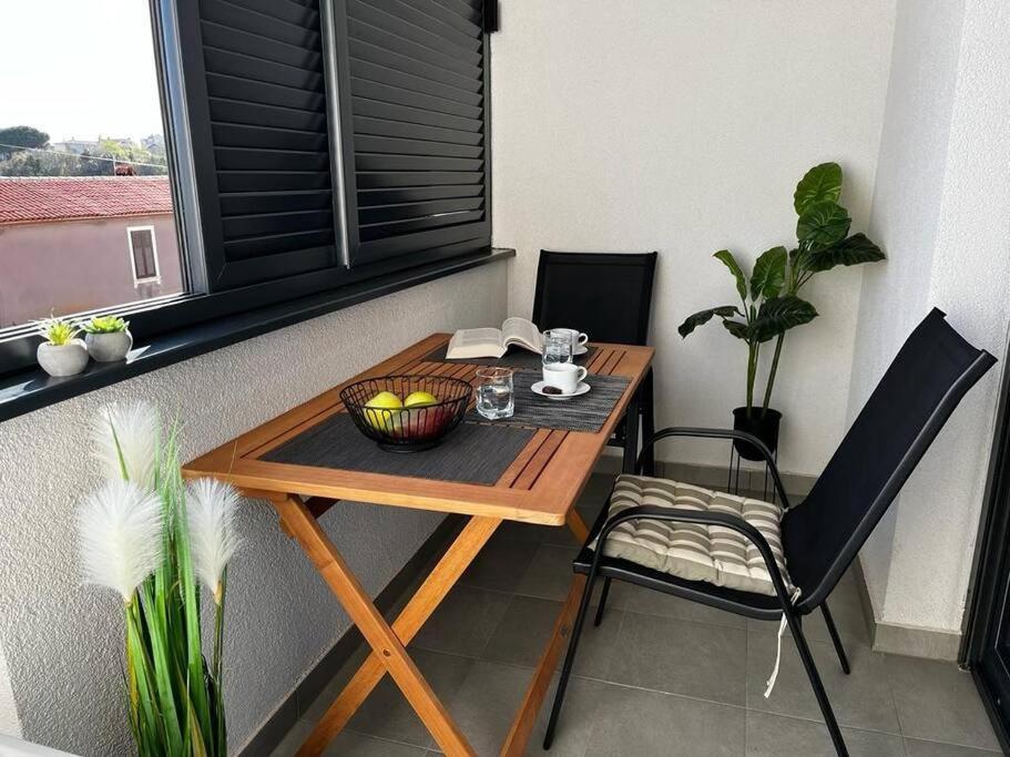 Art Apartment Monvidal Пула Екстериор снимка