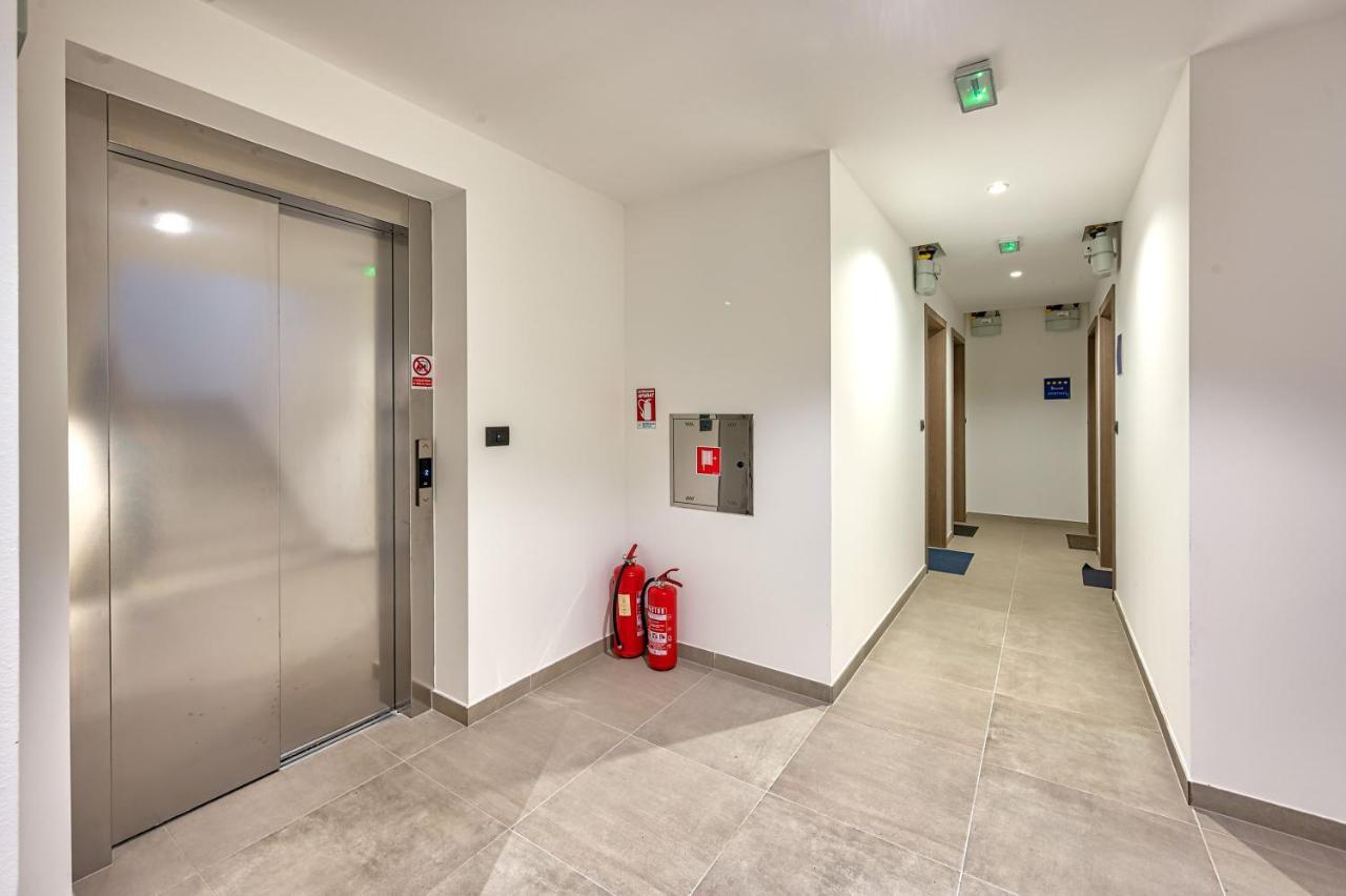 Art Apartment Monvidal Пула Екстериор снимка