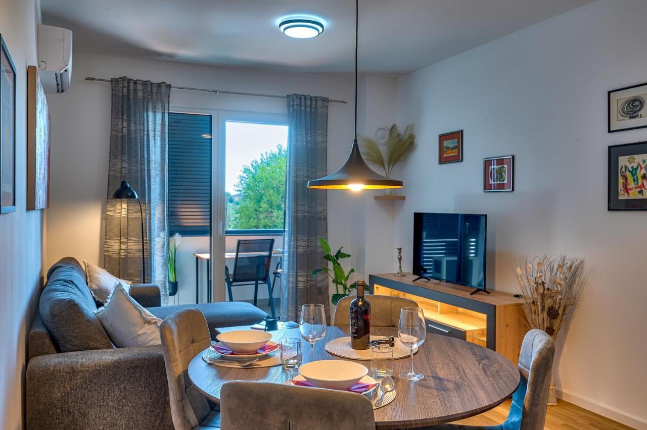 Art Apartment Monvidal Пула Екстериор снимка
