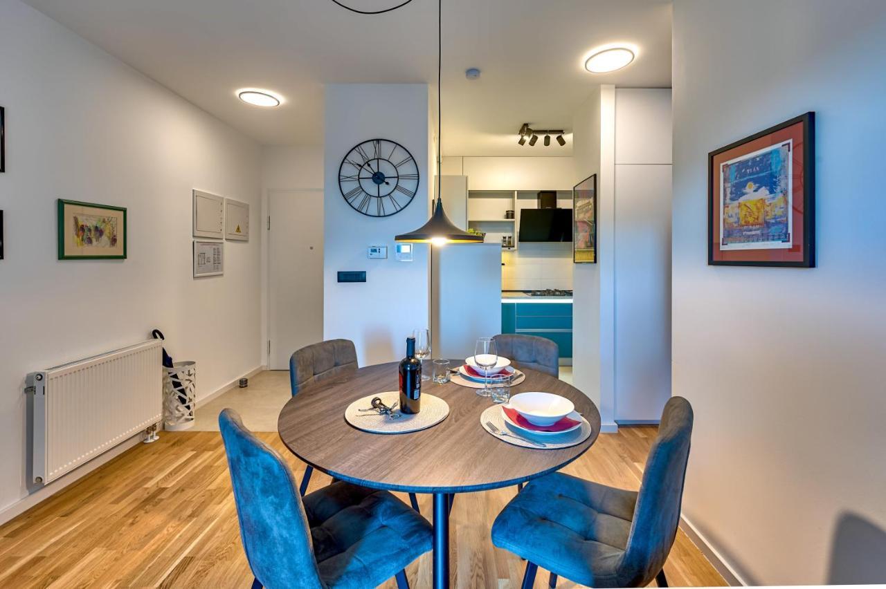 Art Apartment Monvidal Пула Екстериор снимка