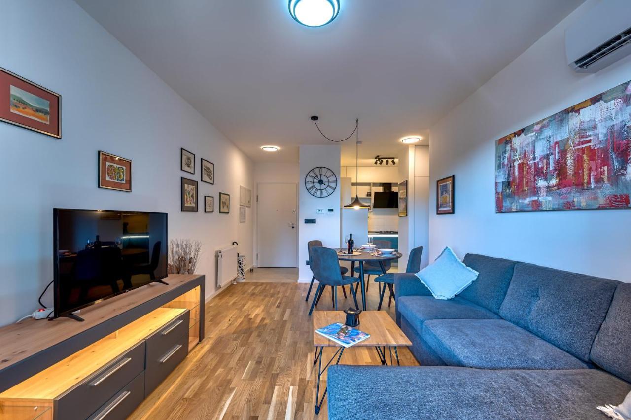 Art Apartment Monvidal Пула Екстериор снимка