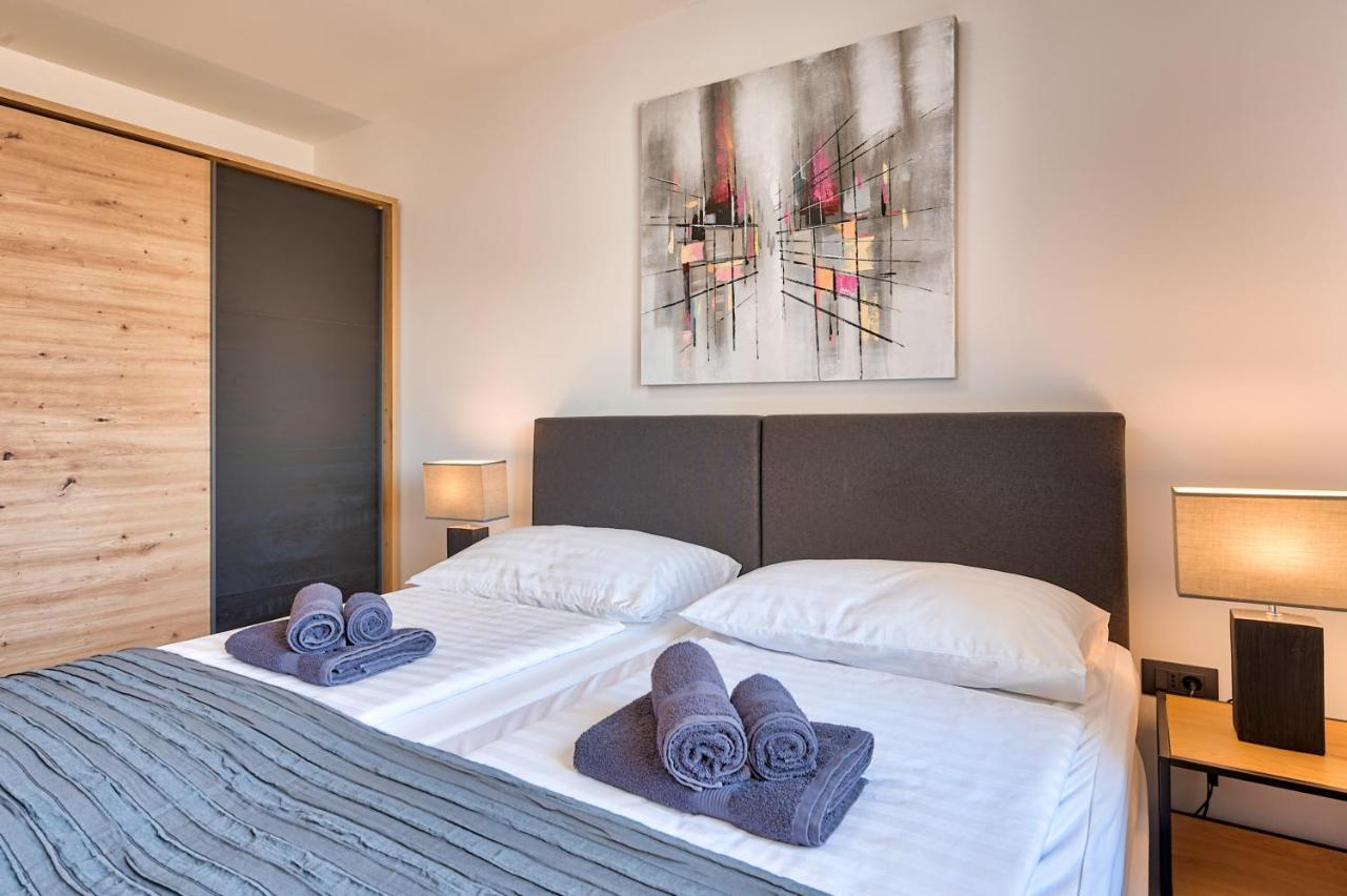 Art Apartment Monvidal Пула Екстериор снимка